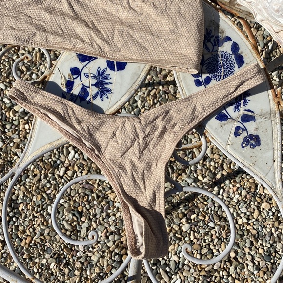 Frankie’s Bikinis nude bikini with sparkle detail, bottoms size S, top size M - Picture 4 of 6